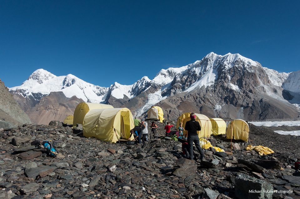 Gletscher und Blumenwiesen im Himmelsgebirge – Zelt- Trekking im Tien Shan