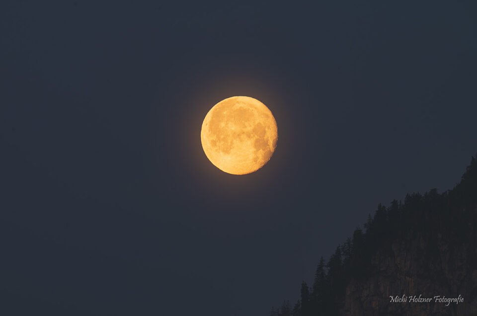 Erdbeermond über chiemgau