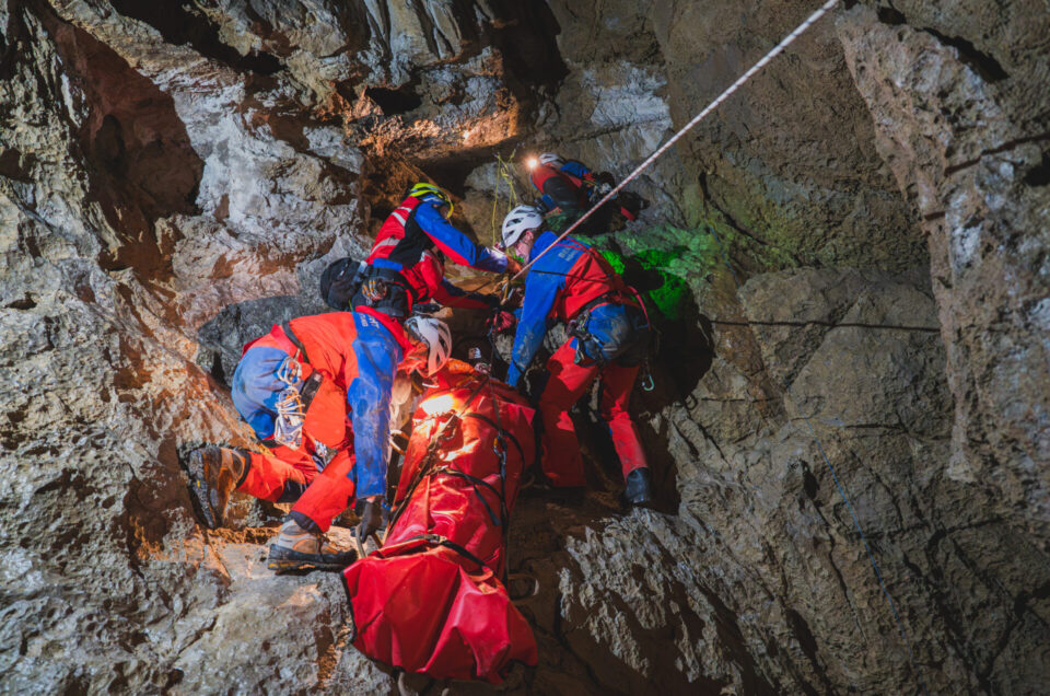 Bergrettung Einsatzübung (Höhlenunfall in den Chiemgauer Alpen)